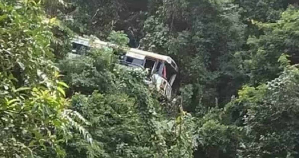 APSRTC Bus Falls In 100 Feet Gorge, 4 Dead!