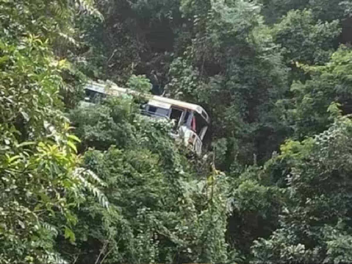 APSRTC Bus Falls In 100 Feet Gorge, 4 Dead!
