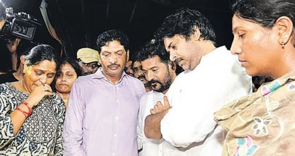 Pawan Kalyan shed tears after seeing Gaddar mortal