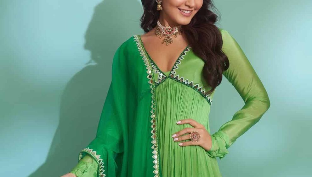 Raashi Amazes in Green with Plunging Neckline